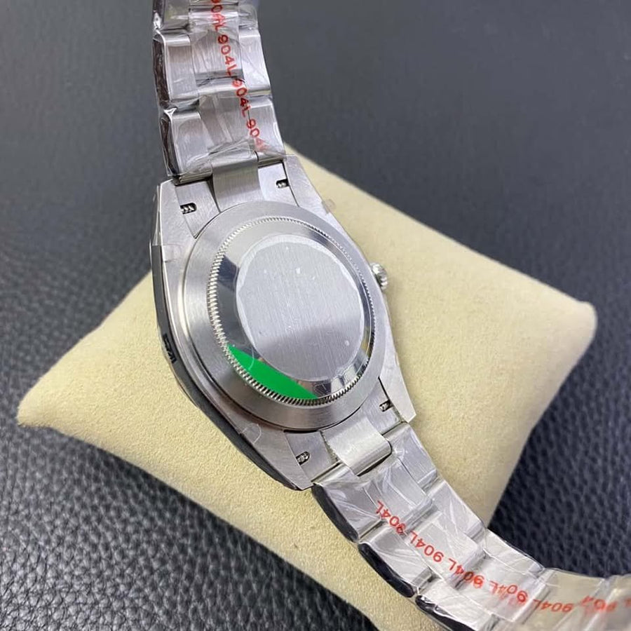 MONTRE DE LUXE STARBUCKS