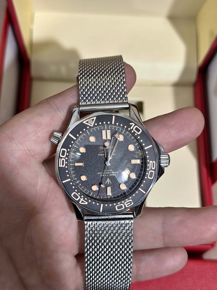 MONTRE DE LUXE À VENDRE