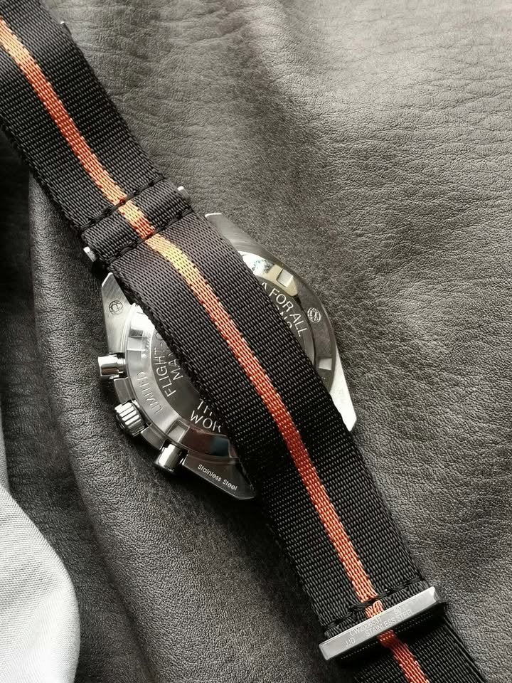 MONTRE DE LUXE & BRACELET EN TISSU