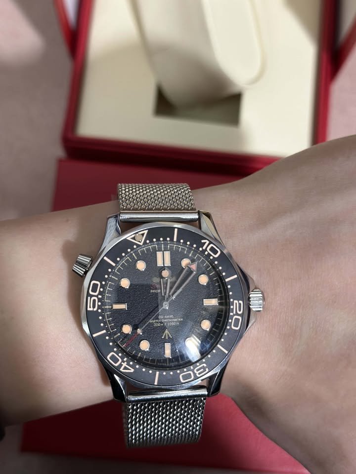MONTRE DE LUXE À VENDRE