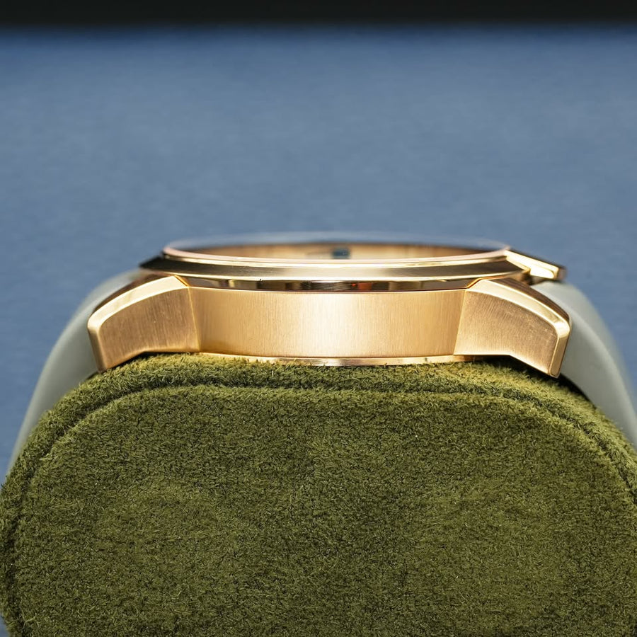 Montre Armin Strom Mirrored Force Resonance « Fire » avec cadran émaillé
